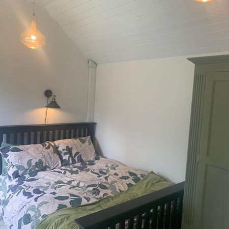 Newly Refurbished One Bedroom With Additional Sofa Bed Self Contained Flat In Garden Abbots Langley 外观 照片