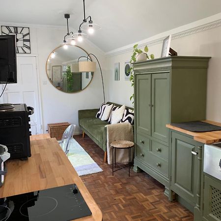 Newly Refurbished One Bedroom With Additional Sofa Bed Self Contained Flat In Garden Abbots Langley 外观 照片